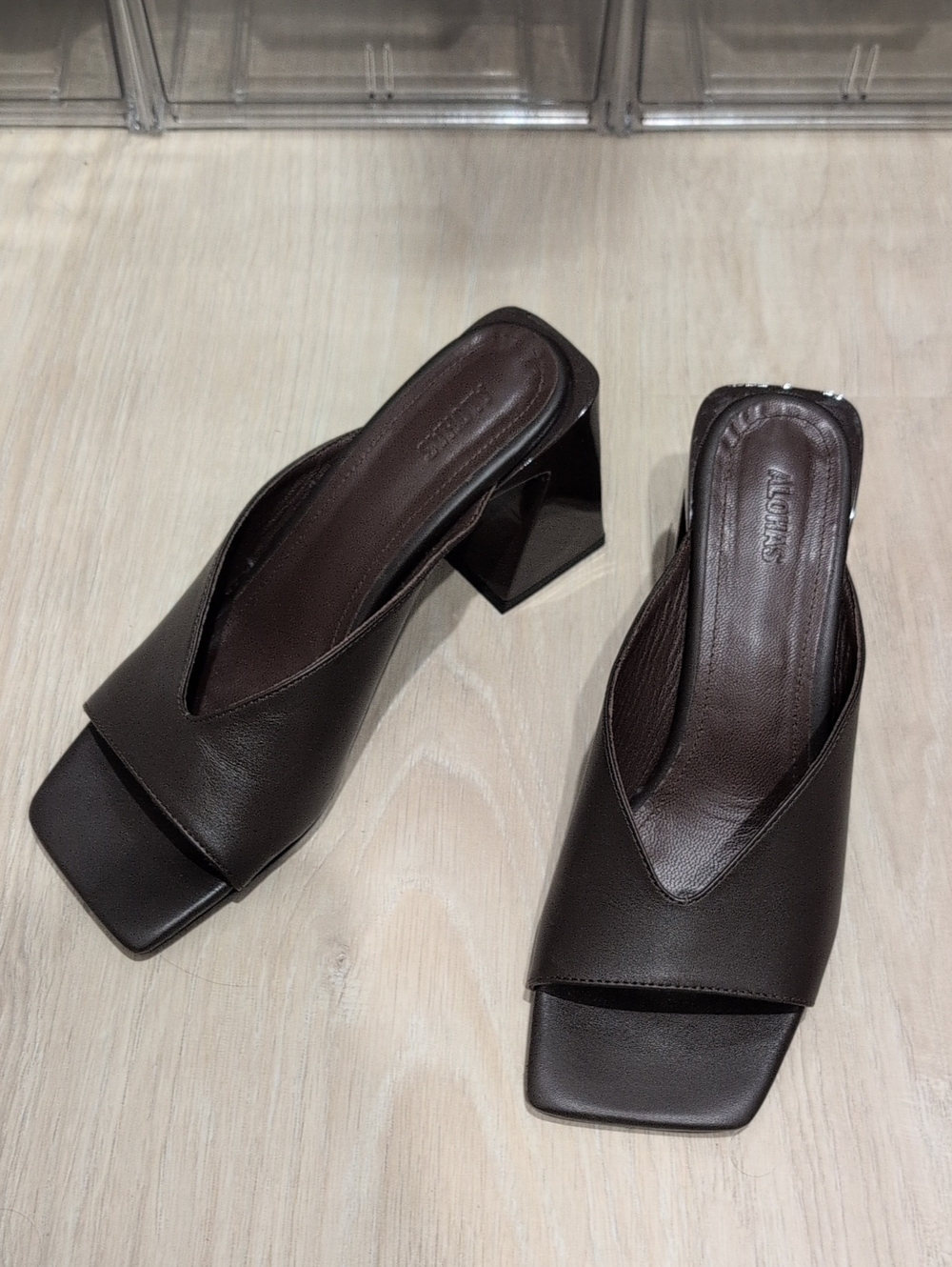 ALOHAS Dark Brown Square-Toe V-Cut Block Heel Mules